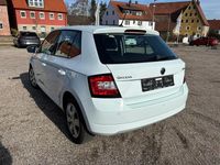 Gebraucht Skoda Fabia Ambition 60 PS (44 kW) 2017 Laserweiß Limousine