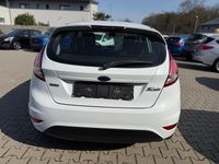 Usata Ford Fiesta 101 CV (74 kW) 2016 Bianco Utilitaria