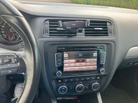 Gebraucht VW Jetta Match 140 PS (102 kW) 2013 Blau Limousine