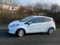 Gebraucht Ford Fiesta 70 PS (51 kW) 2011 Weiß Kleinwagen