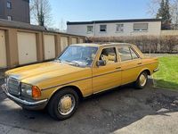 Gebraucht Mercedes E280 177 PS (130 kW) 1978 Gelb Limousine