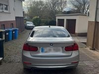 Gebraucht BMW 318 143 PS (105 kW) 2013 Silber Limousine