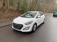 Gebraucht Hyundai i30 100 PS (73 kW) 2017 Weiß Kleinwagen