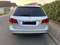 Gebraucht Mercedes E250 204 PS (150 kW) 2014 Silber Kombi