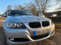Gebraucht BMW 318 143 PS (105 kW) 2010 Grau Kombi