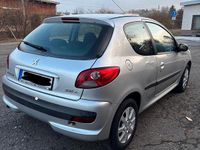 Gebraucht Peugeot 206+ 75 PS (55 kW) 2009 Silber Kleinwagen