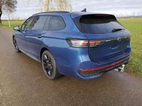 Gebraucht VW Passat R-line 193 PS (141 kW) 2024 Reef blue metallic Kombi