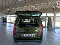 Neu Citroën Berlingo 131 PS (96 kW) 2026 Gruen Van / Kleinbus