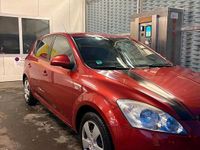 Second-hand Kia Ceed 109 CP (80 kW) 2008 Roșu Hatchback