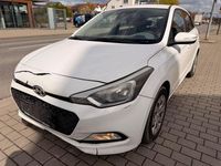 Gebraucht Hyundai i20 Classic 75 PS (55 kW) 2015 Weiß Kombi