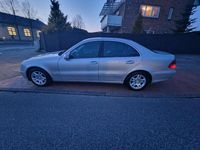Gebraucht Mercedes E220 150 PS (110 kW) 2003 Silber Limousine