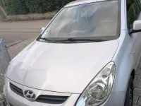 Gebraucht Hyundai i20 75 PS (55 kW) 2011 Silber Kleinwagen