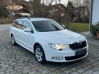 Gebraucht Skoda Superb Elegance 140 PS (102 kW) 2012 Weiß Kombi