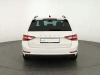 Używany Skoda Superb 200 KM (147 kW) 2021 Biały Kombi