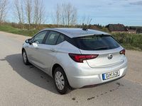 Używany Opel Astra Selection 105 KM (77 kW) 2016 Srebrny Sedan/Limuzyna