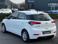 Gebraucht Hyundai i20 Classic 75 PS (55 kW) 2015 Weiß Limousine