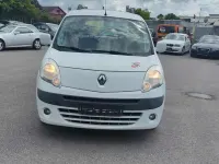 Gebraucht Renault Kangoo Happy Family 106 PS (77 kW) 2011 Gletscherweiss Van / Kleinbus