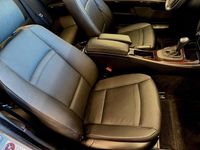 Gebraucht BMW 325 218 PS (160 kW) 2010 Silber Coupé