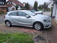 Gebraucht Mercedes A180 122 PS (89 kW) 2014 Silber Kleinwagen