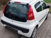 Gebraucht Peugeot 107 Urban Move 68 PS (50 kW) 2011 Weiß Kleinwagen