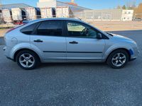 Second-hand Ford Focus 100 CP (73 kW) 2004 Argintiu Hatchback