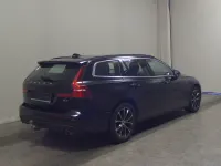 Gebraucht Volvo V60 Momentum 197 PS (144 kW) 2021 Schwarz Kombi
