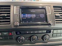 Gebraucht VW Multivan 150 PS (110 kW) 2019 Bambusgarden green Van