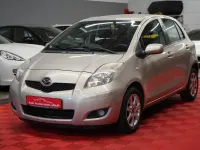 Gebraucht Daihatsu Charade 101 PS (74 kW) 2012 Beige Limousine