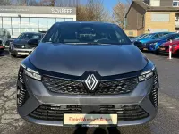 Neu Renault Clio V Techno 91 PS (66 kW) 2025 Grau Limousine