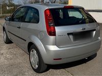 Gebraucht Ford Fiesta 60 PS (44 kW) 2005 Silber Kleinwagen
