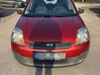 Gebraucht Ford Fiesta Ambiente 69 PS (50 kW) 2007 Rot Kleinwagen
