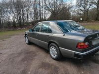 Second-hand Mercedes E280 197 CP (144 kW) 1993 Negru Berlinǎ