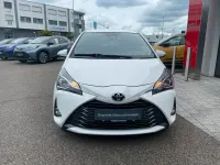 Gebraucht Toyota Yaris Club 72 PS (52 kW) 2019 Schneeweiß Limousine