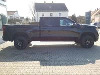 Neu Chevrolet Silverado 360 PS (264 kW) 2025 Schwarz SUV