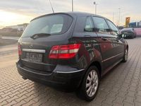 Gebraucht Mercedes B200 140 PS (102 kW) 2006 Schwarz Van / Kleinbus