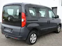 Używany Opel Combo Selection 95 KM (69 kW) 2016 Czarny Minivan