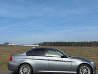 Gebraucht BMW 320 184 PS (135 kW) 2011 Grau Limousine