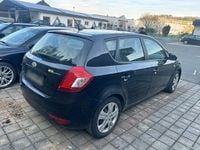 Second-hand Kia Ceed 90 CP (66 kW) 2011 Negru Hatchback
