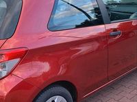 Gebraucht Toyota Yaris 69 PS (50 kW) 2012 Rot Kleinwagen