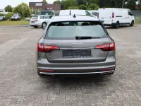 Gebraucht Audi A4 Advanced 163 PS (119 kW) 2021 Grau Kombi