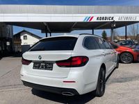 Gebraucht BMW 520 190 PS (139 kW) 2023 Mineralweiss metallic (a96) Kombi