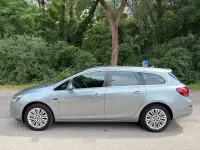 Gebraucht Opel Astra Edition 140 PS (102 kW) 2011 Grau Kombi