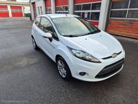 Gebraucht Ford Fiesta Trend 60 PS (44 kW) 2009 Weiß Kleinwagen
