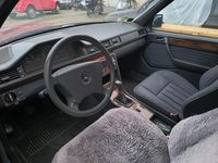 Gebraucht Mercedes E230 132 PS (97 kW) 1991 Rot Kombi