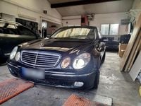 Używany Mercedes E500 306 KM (225 kW) 2004 Czarny Sedan/Limuzyna