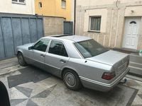 Gebraucht Mercedes E250 113 PS (83 kW) 1995 Silber Limousine