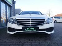 Gebraucht Mercedes E200 150 PS (110 kW) 2019 Hellelfenbein  unilack Limousine