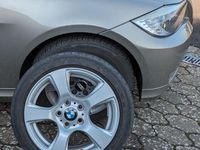 Gebraucht BMW 320 177 PS (130 kW) 2010 Gold Limousine