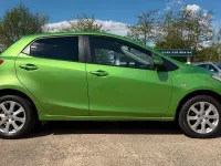 Gebraucht Mazda 2 Active 75 PS (55 kW) 2011 Grün Kleinwagen
