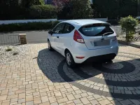 Gebraucht Ford Fiesta 60 PS (44 kW) 2013 Weiß Kleinwagen